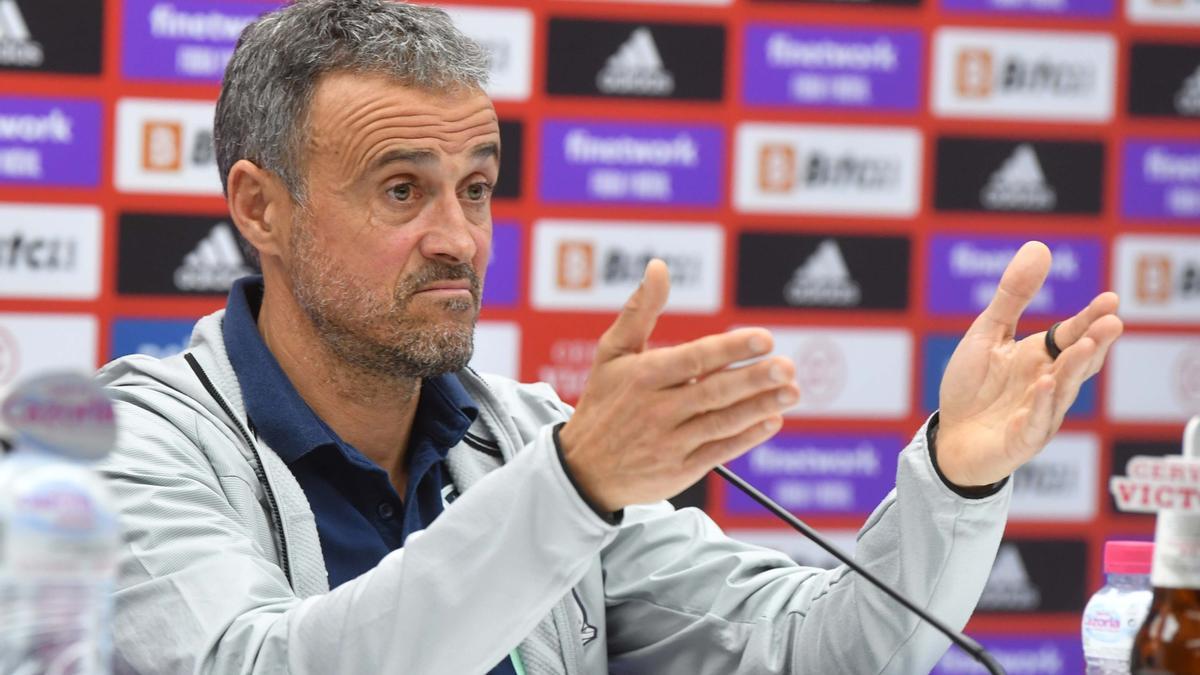 Luis Enrique y Pedri, en Riazor para el partido España-Islandia en A Coruña