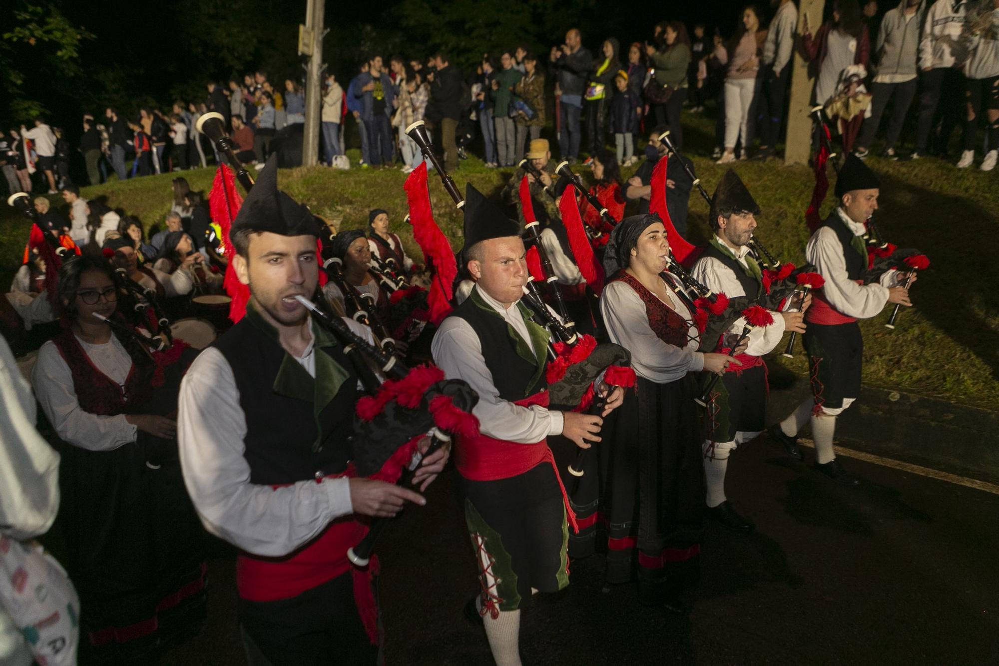 Así fue el espectáculo de "Nun Tris" en la hoguera de Trasona