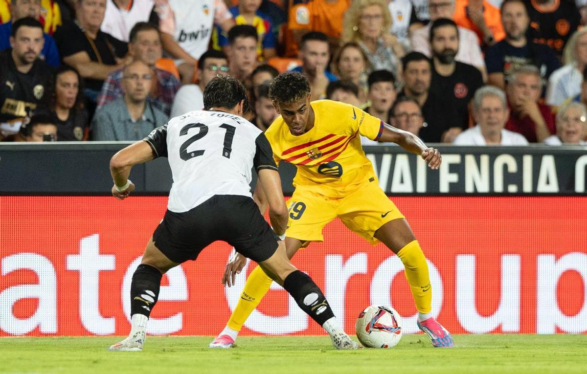 Valencia - FC Barcelona, el partido de la jornada 1 de LaLiga EA Sports, en imágenes.