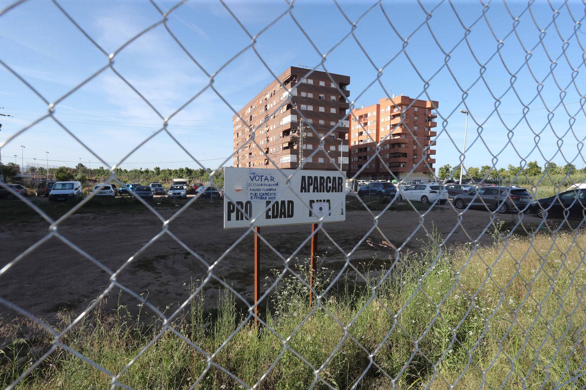 Protesta de los vecinos de Benimaclet contra el vallado de solares ocupados