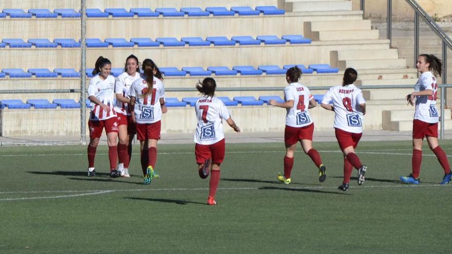 El Elda Promesas celebra un gol.