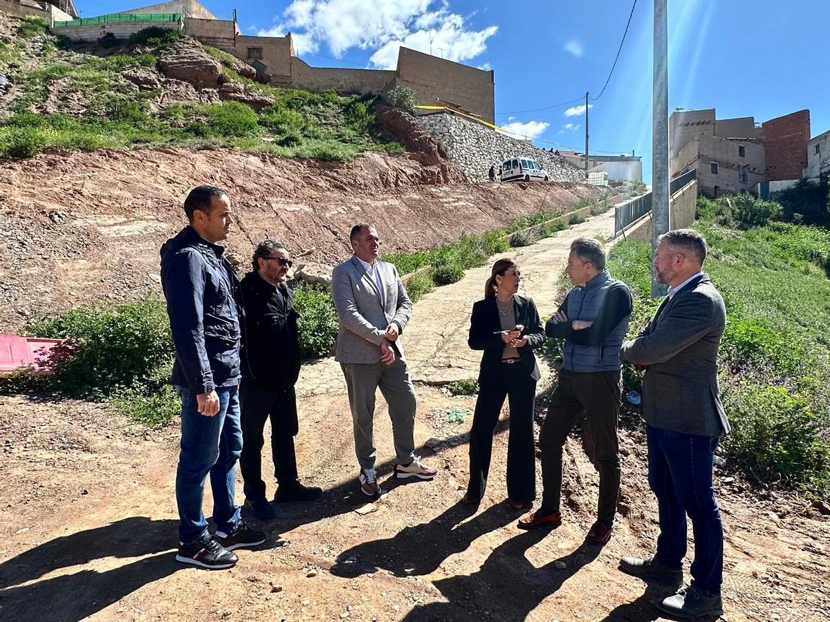 El alcalde supervisaba las obras este miércoles.