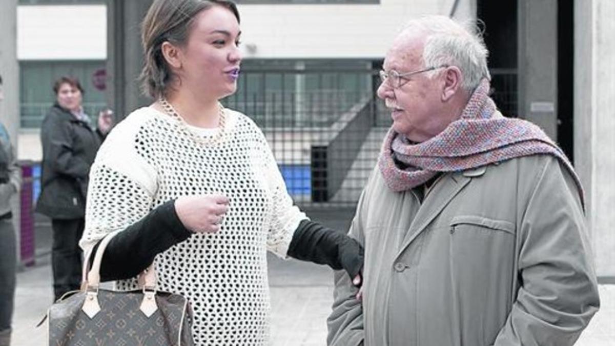 Marina, junto a su padre adoptivo, Jordi Estivill, la semana pasada.