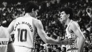 Fernando Martín y Drazen Petrovic, durante su etapa como jugadores del Real Madrid.