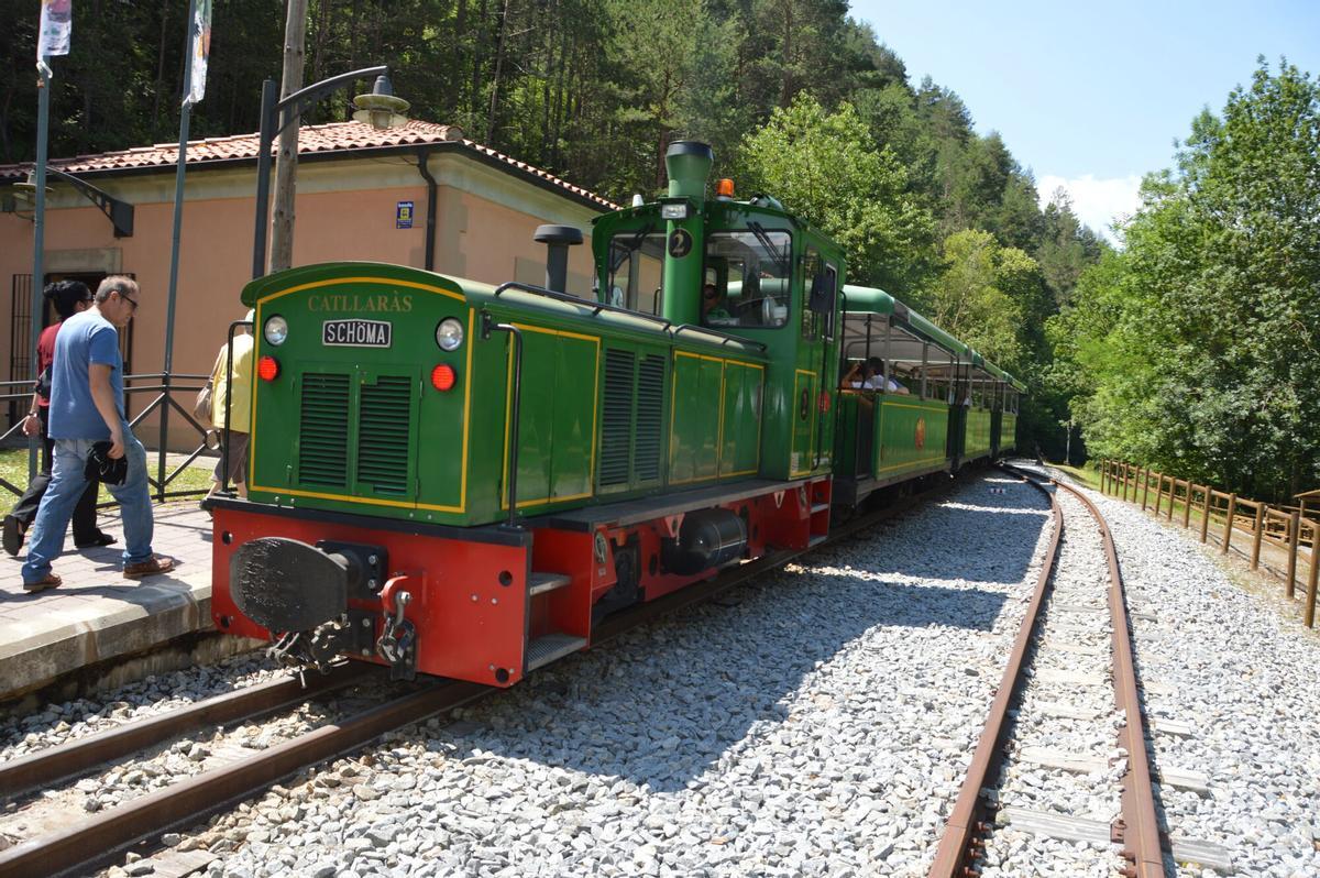 Any Güell. Viatge commemoratiu amb el Tren del Ciment i visita a Jardins Artigas i a la fàbrica de ciment Asland del Clot del Moro i el Xalet Güell per recordar l'empresari Eusebi Güell, empresari i mecenes que va portar activitat econòmica a l'alt Berguedà amb la fàbrica de ciment Asland. Any Güell. Viatge commemoratiu amb el Tren del Ciment i visita a Jardins Artigas i a la fàbrica de ciment Asland del Clot del Moro i el Xalet Güell per recordar l'empresari Eusebi Güell, empresari i mecenes que va portar activitat econòmica a l'alt Berguedà amb la fàbrica de ciment Asland