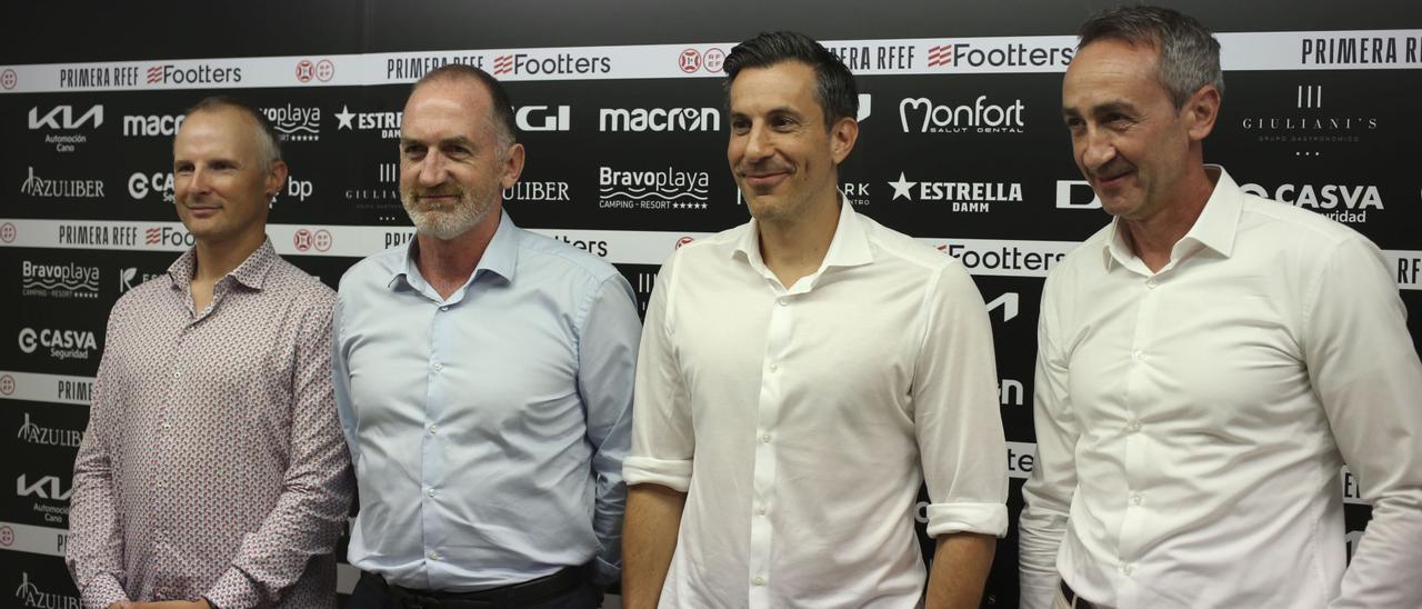 El presidente y máximo accionista del CD Castellón, Bob Voulgaris, junto a sus hombre de confianza.