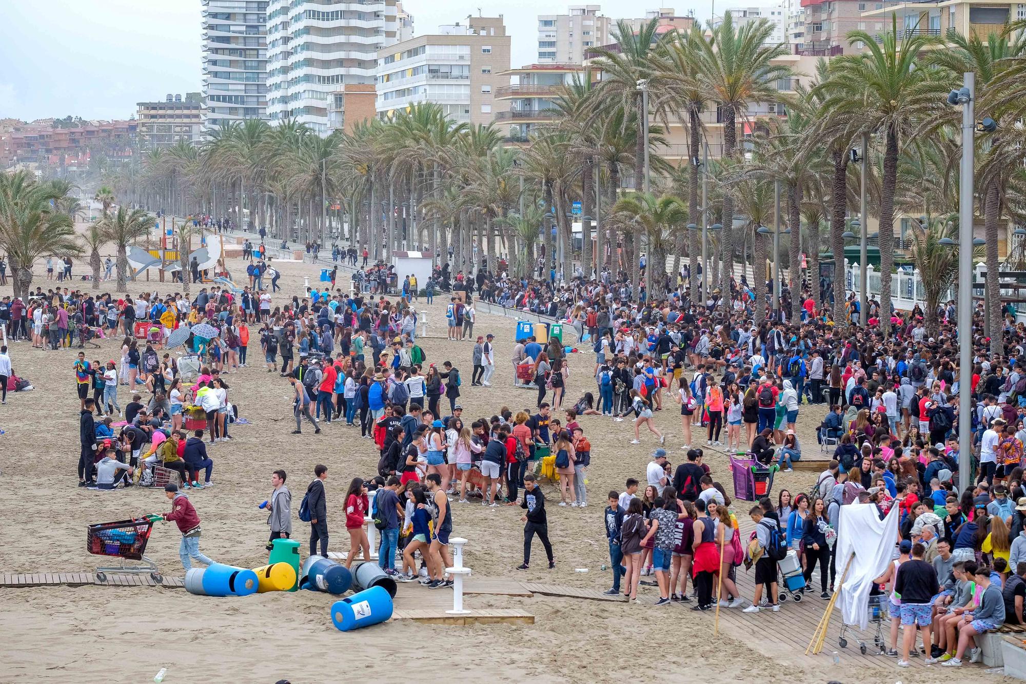 Así eran los Botellones el día de Santa Faz en la Playa de San Juan antes de las restricciones de seguridad