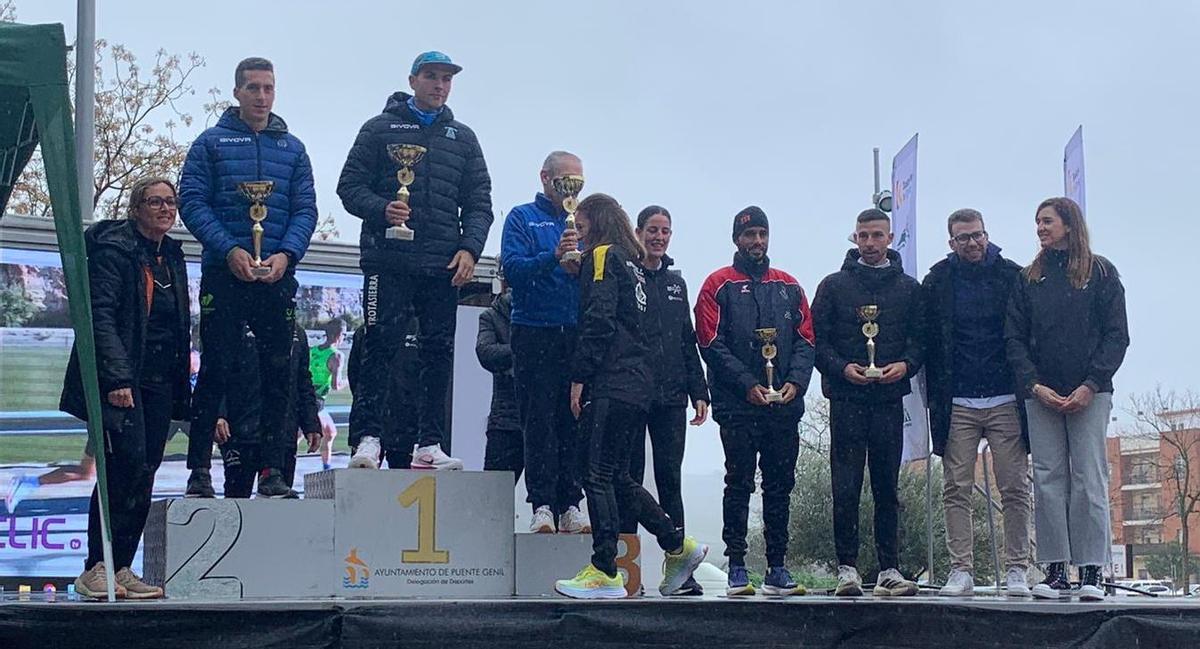 Podio masculino de la carrera.