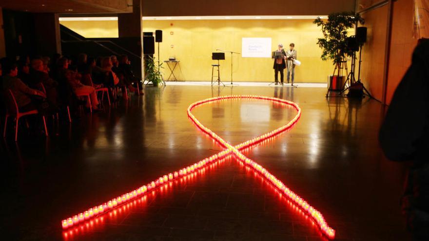 Roses celebra amb una encesa d&#039;espelmes el dia contra el càncer