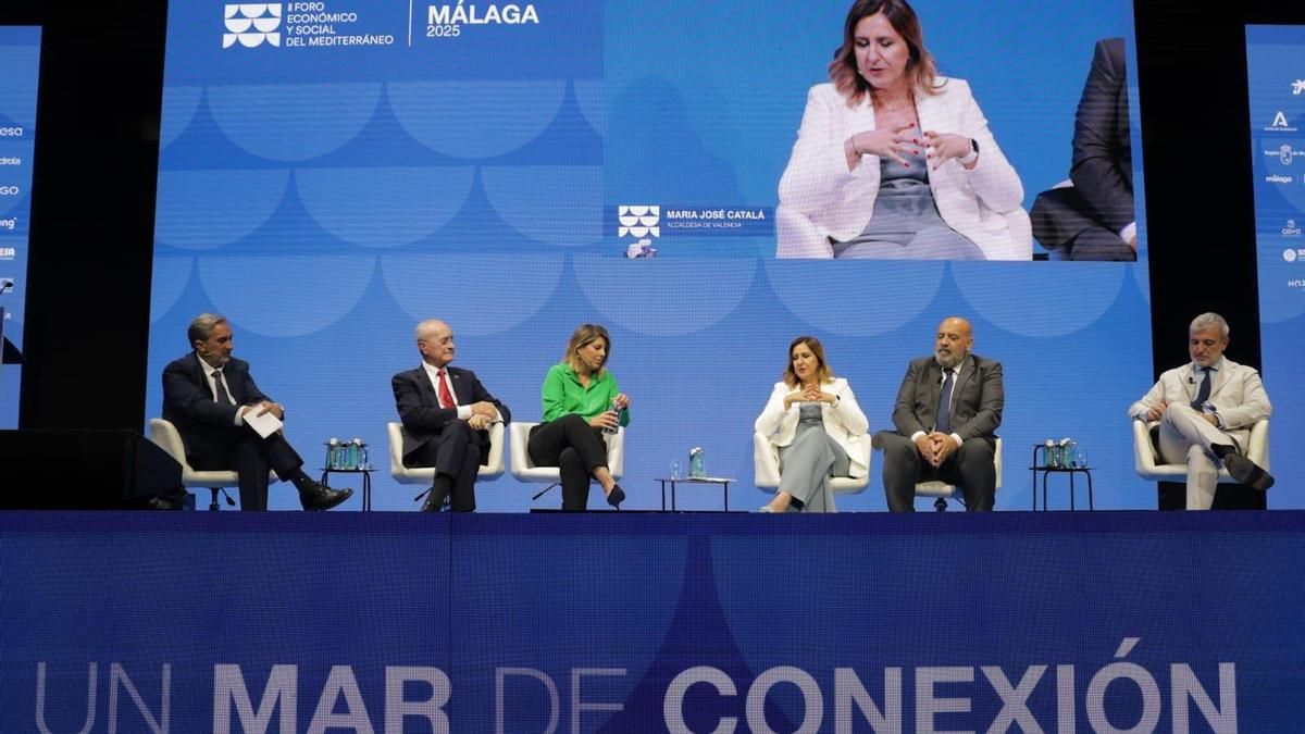 María José Catalá interviniendo en el foro.