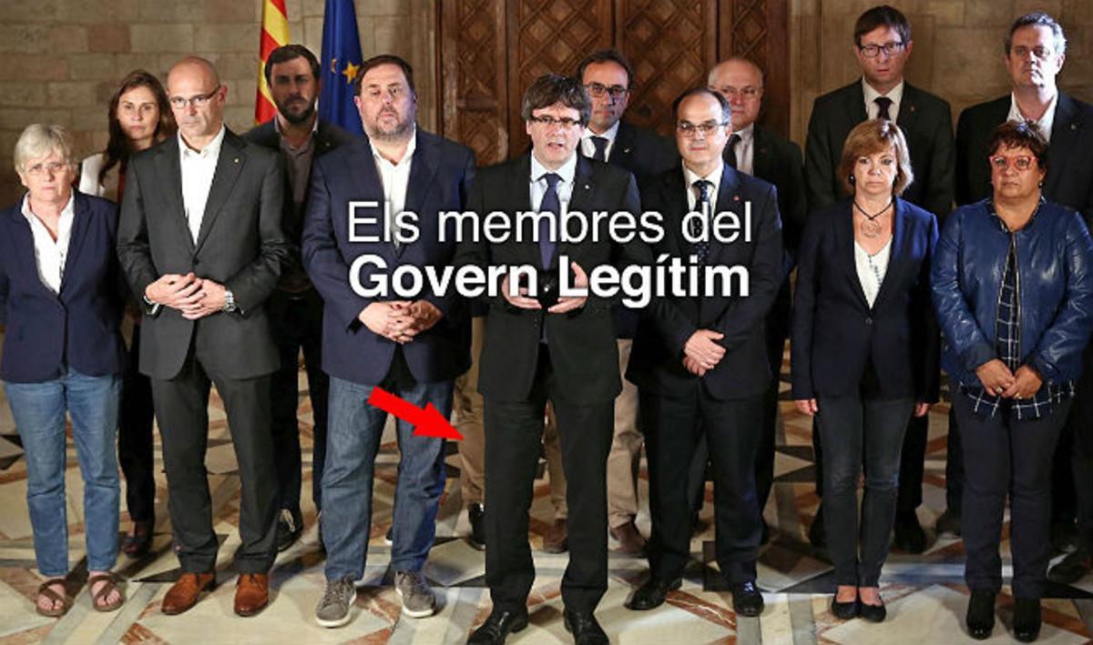 La nueva imagen que ha distribuido el Govern cesado. Se ha eliminado a Santi Vila pero Photoshop olvidó borrar su pierna.