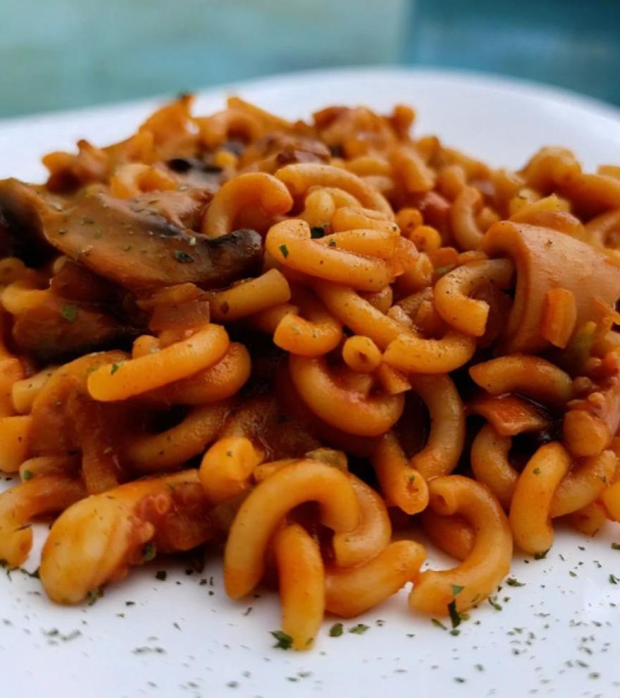 Fideuá de champiñones y pota