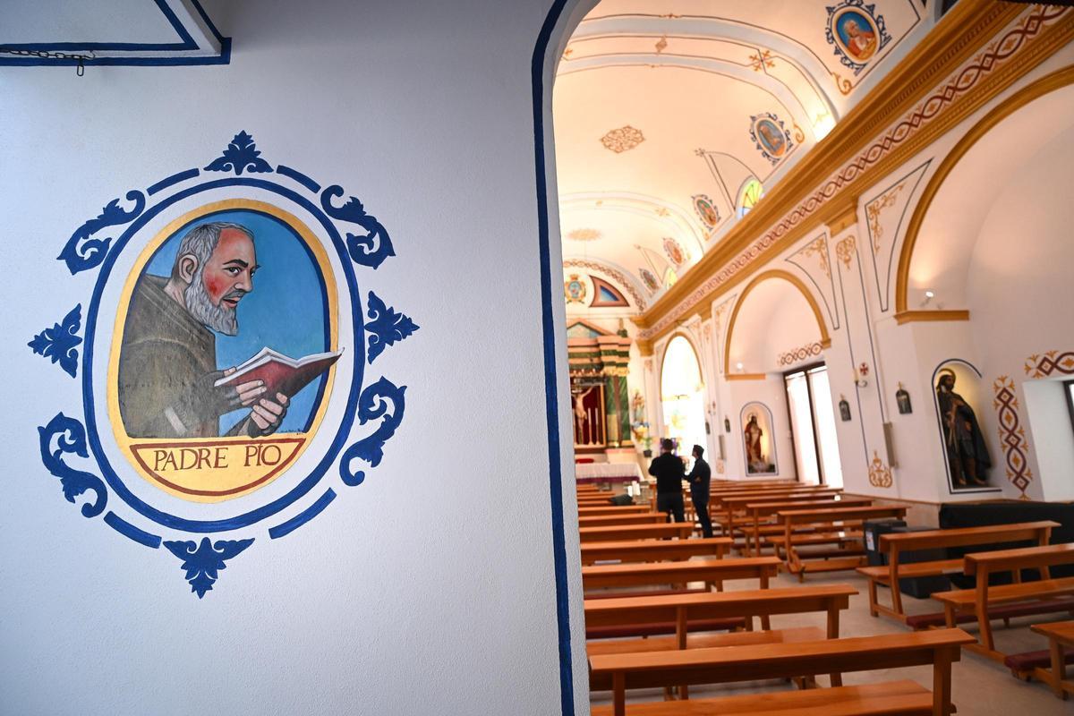 El cura dedicó uno de sus frescos al Padre Pío