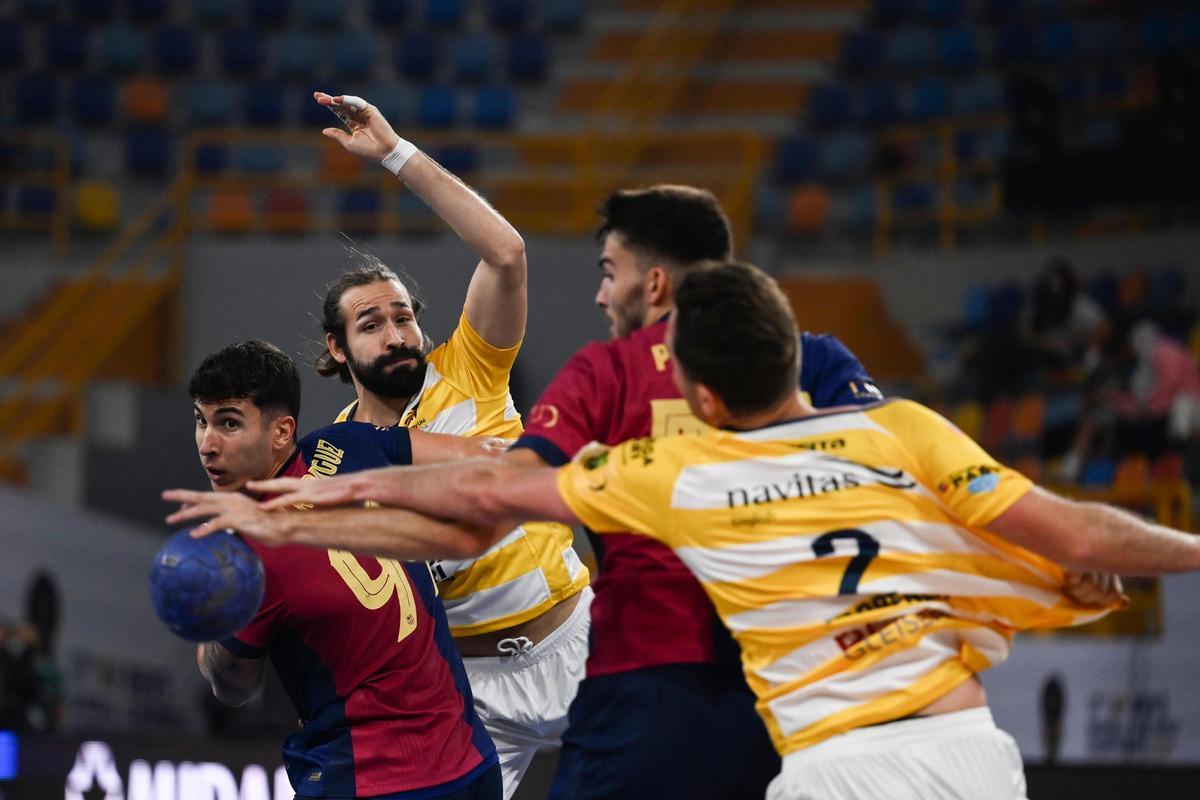 Acción del encuentro entre Barça y Sidney Uni