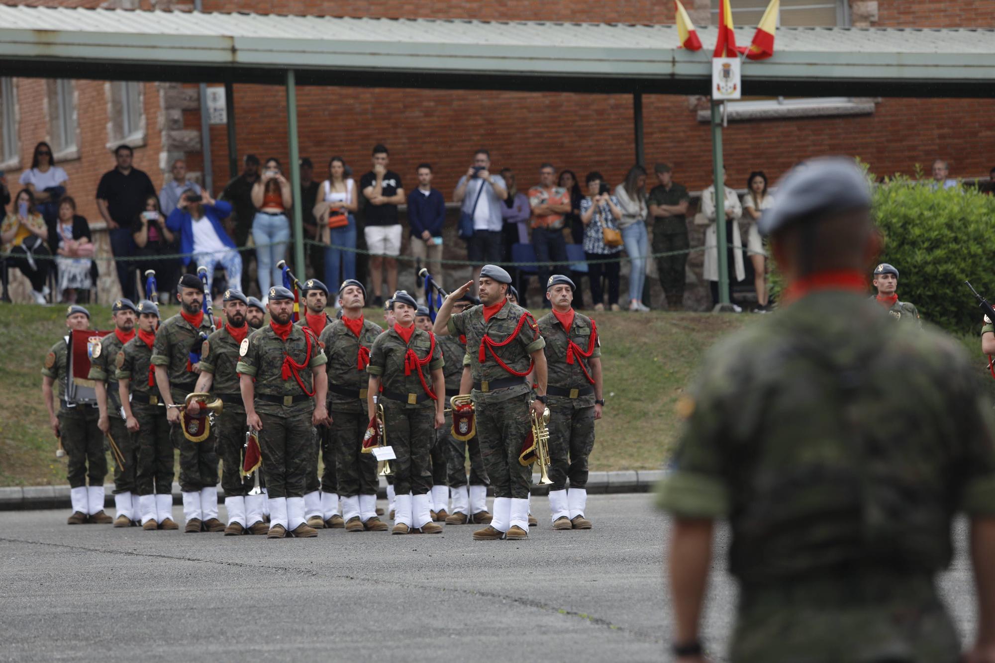 Parada militar en el acuartelamiento "Cabo Noval"