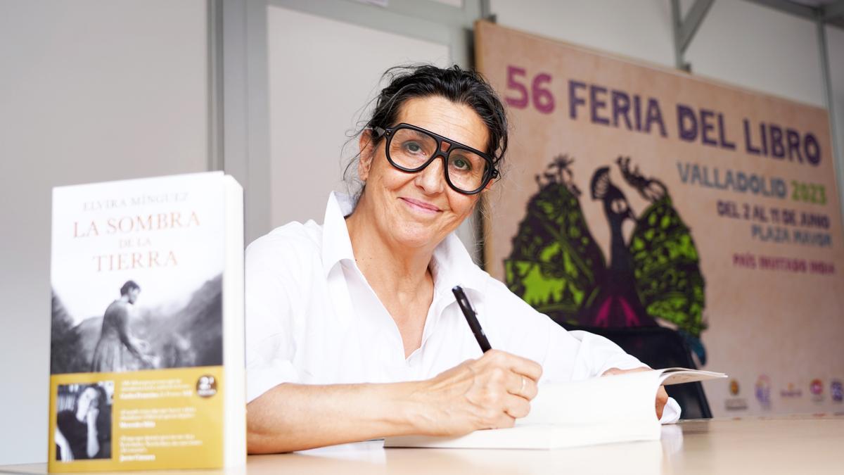 Elvira Mínguez participa en la Feria del Libro de Valladolid