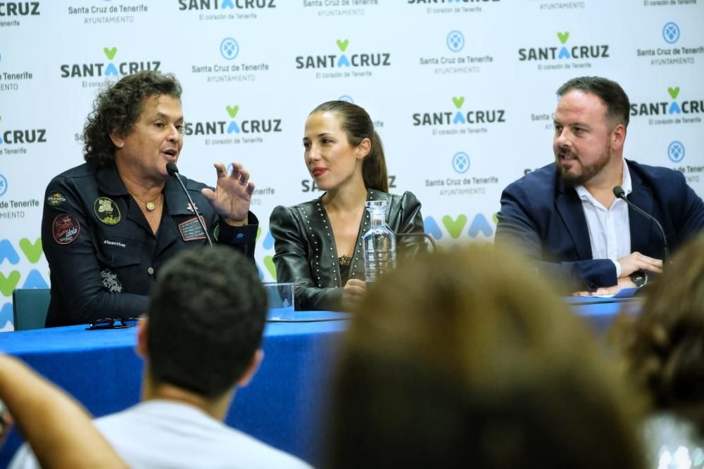 La alcaldesa de Santa Cruz de Tenerife, Patricia Hernández acompañada del presidente del Organismo Autónomo de Fiestas del Ayuntamiento de Santa Cruz de Tenerife, Andrés Martín Casanova (d) y del cantante Carlos Vives (i) presentan la actuación de Vives en el carnaval de la ciudad |28-2-2020 |Fotógrafo: Andrés Gutiérrez Taberné