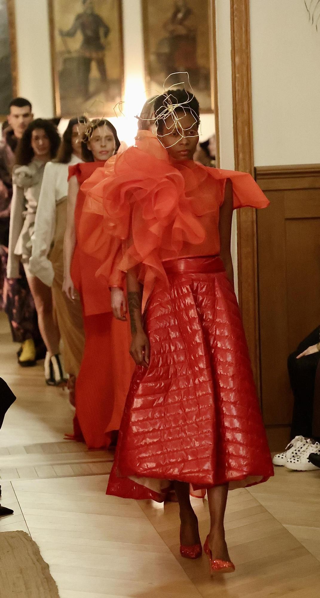 GALERÍA: La diseñadora leonesa María Lafuente reivindica la “individualidad” en el cierre de la Mercedes Benz Fashion Week de Madrid