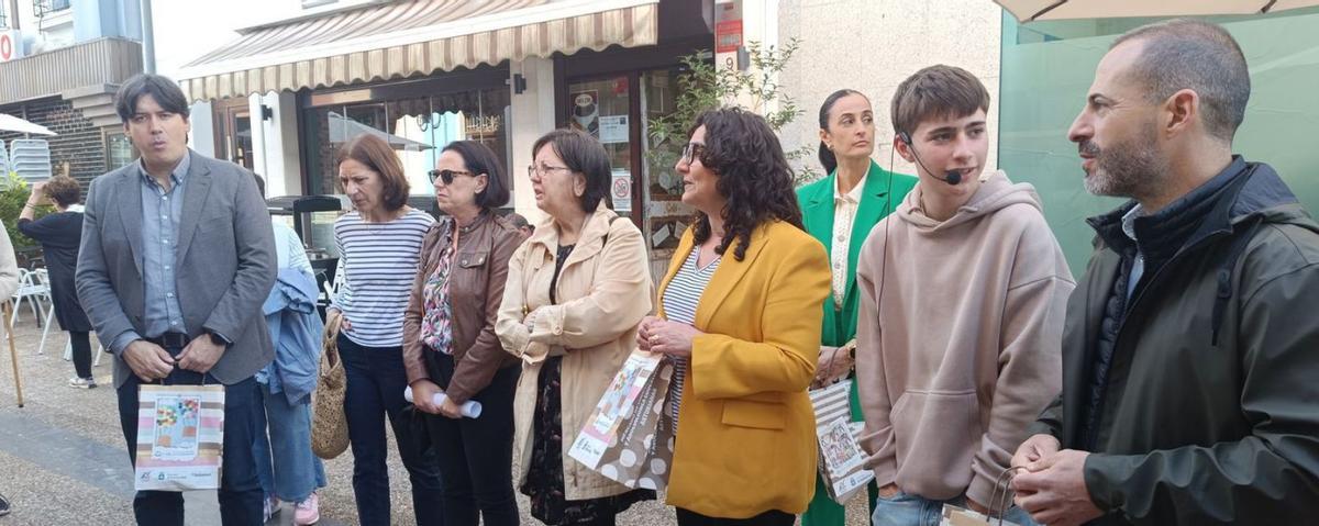 Por la izquierda, Borja Sánchez, Patricia Antuña, Marta Piquero (Agencia de Promoción Económica de Siero), Marta Pérez, Mónica Barettino (directora del área de educación emprendedora de Valnalón), uno de los alumnos participantes y Ángel García. | L.R.