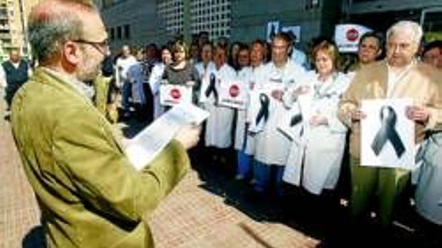 Paro de 5 minutos en la sanidad cordobesa 
por el asesinato de una médica en Murcia