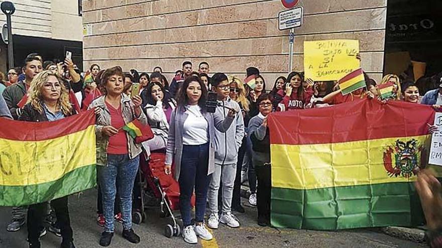 Los detractores de Evo Morales organizaron una manifestaciÃ³n en Palma.