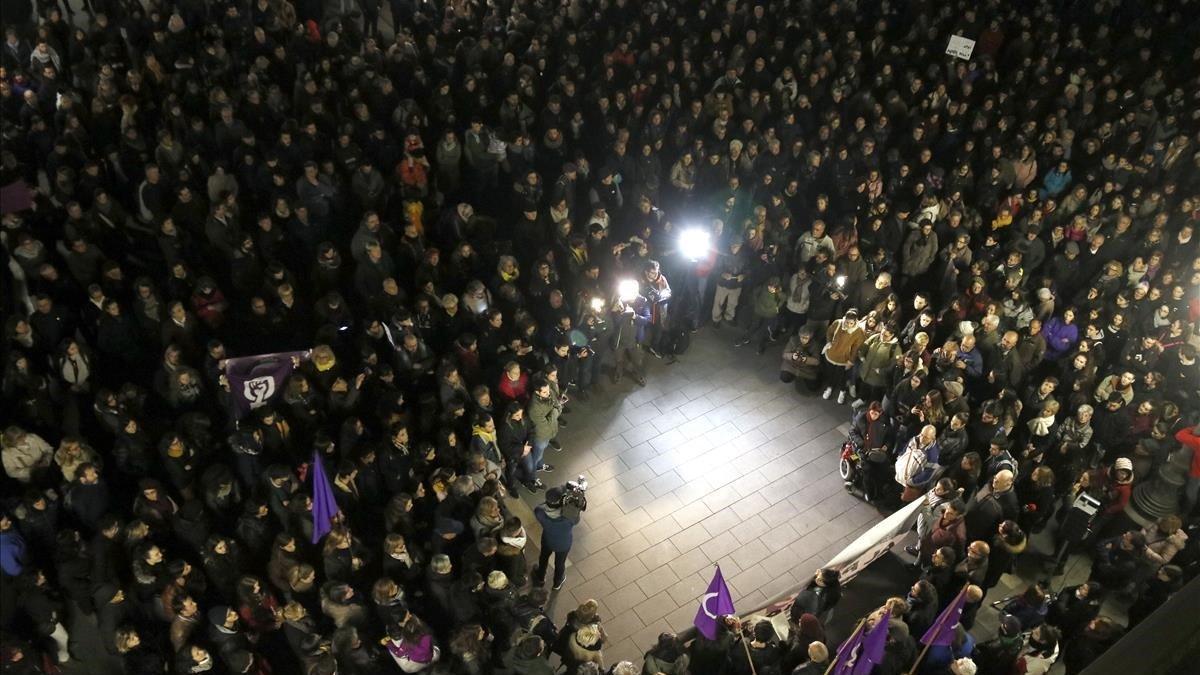 Concentración de rechazo a la violación múltiple de Sabadell.