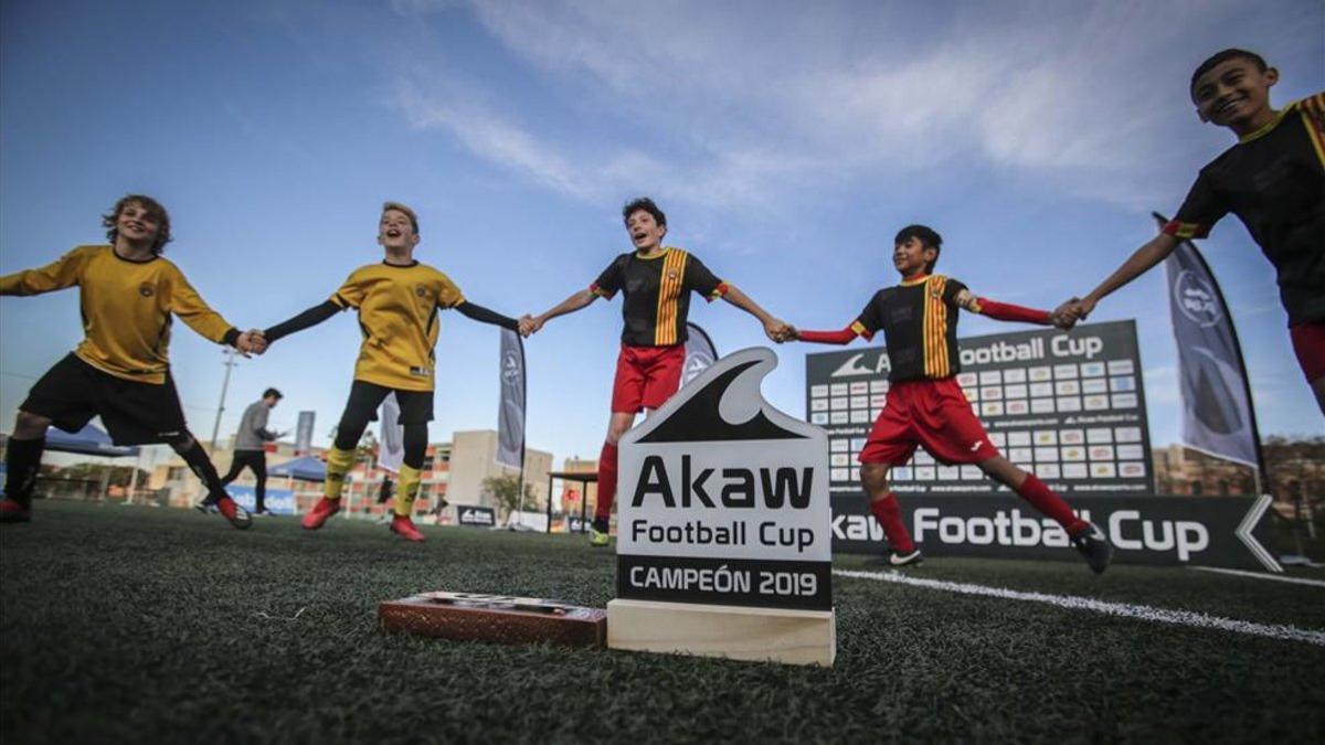 La Escuela de Fútbol Premier Barcelona levantó el premio de campeón