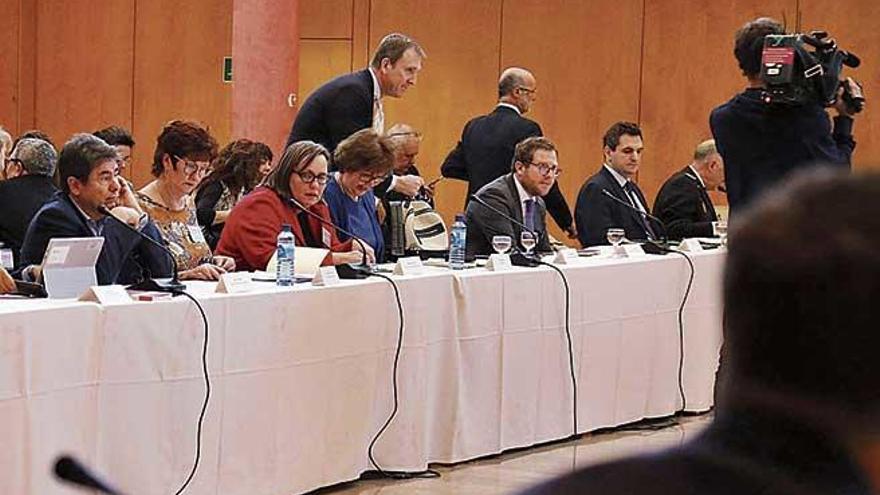 La cumbre reunió a representantes de diez países  en la Escuela de Hostelería.