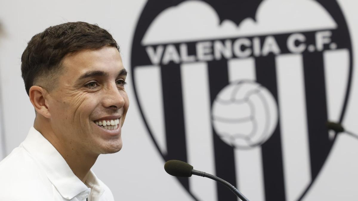 VALENCIA CF | Los laterales exprimen un parón clave