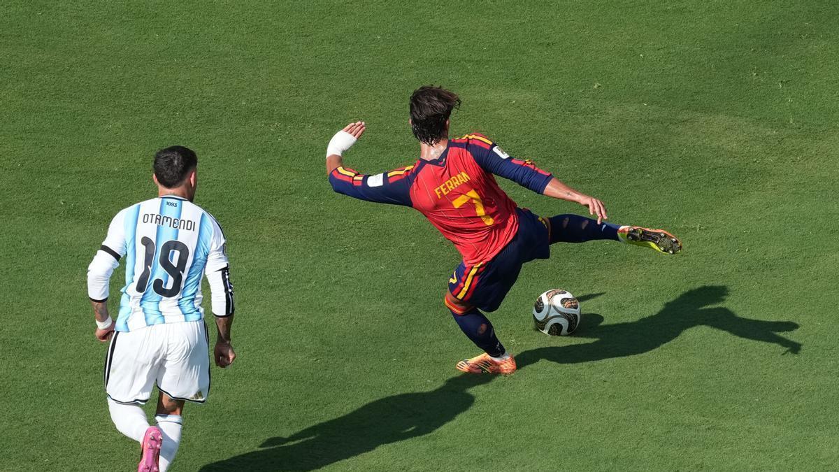 Ferran Torres dispara a puerta