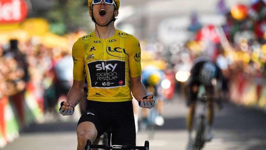 Geraint Thomas celebra su victoria en la etapa de ayer, con meta en el Alpe d&#039;Huez. // Marco Bertorello