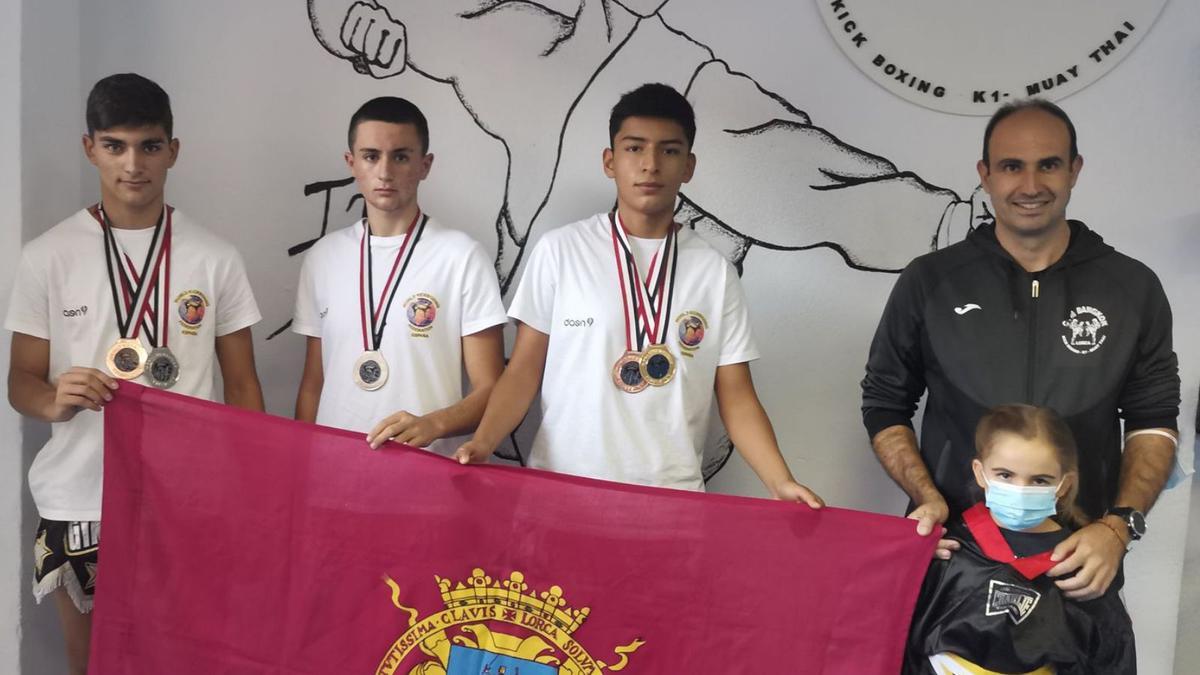 Raúl López, Mario Mondejar y Pedro Martínez junto al seleccionador Antonio Cabrera. | C.M.