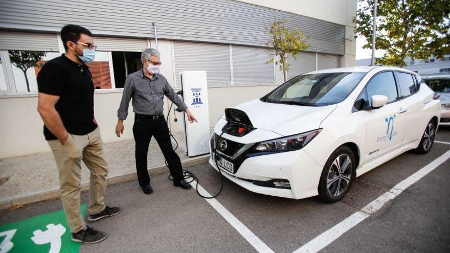 La universidad instala su primera estación para coches eléctricos