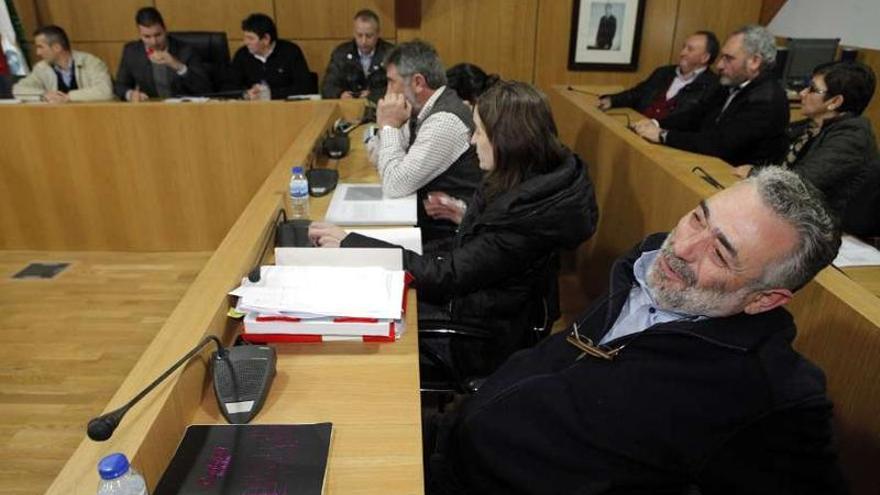 Los socialistas en el pleno en el que se evidenció el conflicto entre secretario y gobierno.