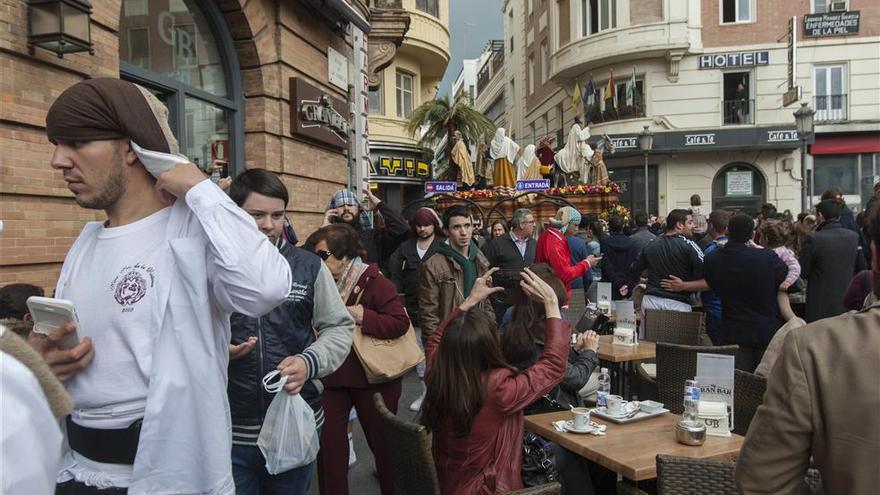 Ambiente en Las Tendillas el Domingo de Ramos del 2016, muy diferente al que se vivirá este año 2021, como el pasado, a causa de la pandemia del coronavirus.