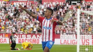 Savinho, celebrando uno de los goles del Girona FC - Mallorca