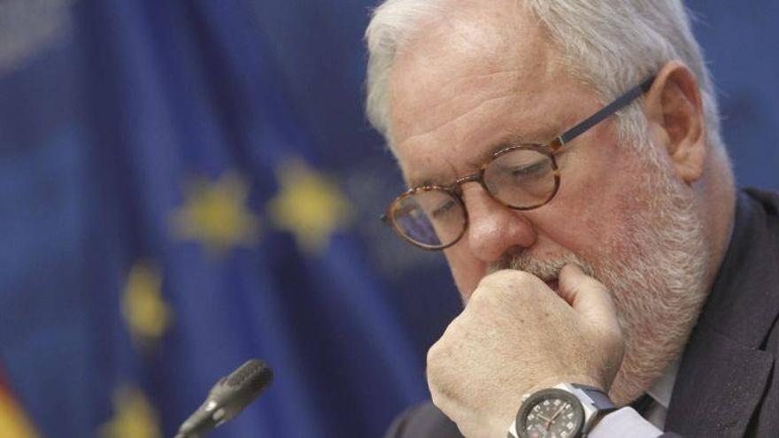 Cañete: &quot;La planificación hidrológica se puede contar entre los trabajos de Hércules&quot;