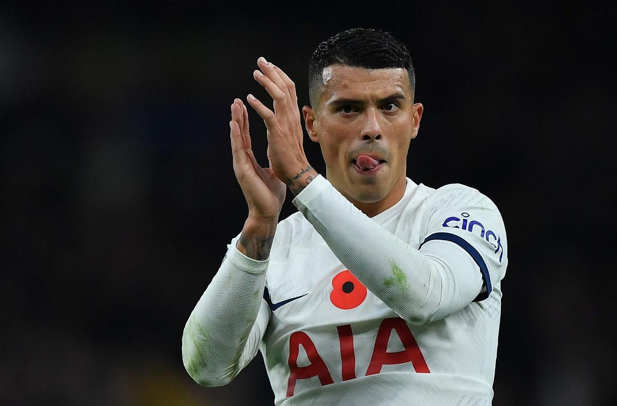 Pedro Porro, durante un partido de la Premier League con el Tottenham