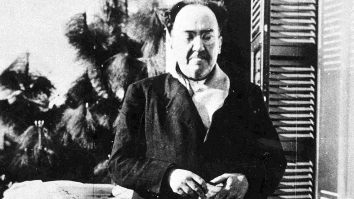 Antonio Machado, en Rocafort (Valencia), en abril de 1938.