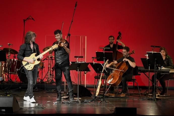 20-04-19 GENTE Y CULTURA. AUDITORIO ALFREDO KRAUS. LAS PALMAS DE GRAN CANARIA. Concierto Bach Rock. Clausura del International Bach Festival 2019 con un concierto de la orquesta del festival y el guitarrista Iñaki Antón, de Extremoduro  | 20/04/2019 | Fotógrafo: Juan Carlos Castro