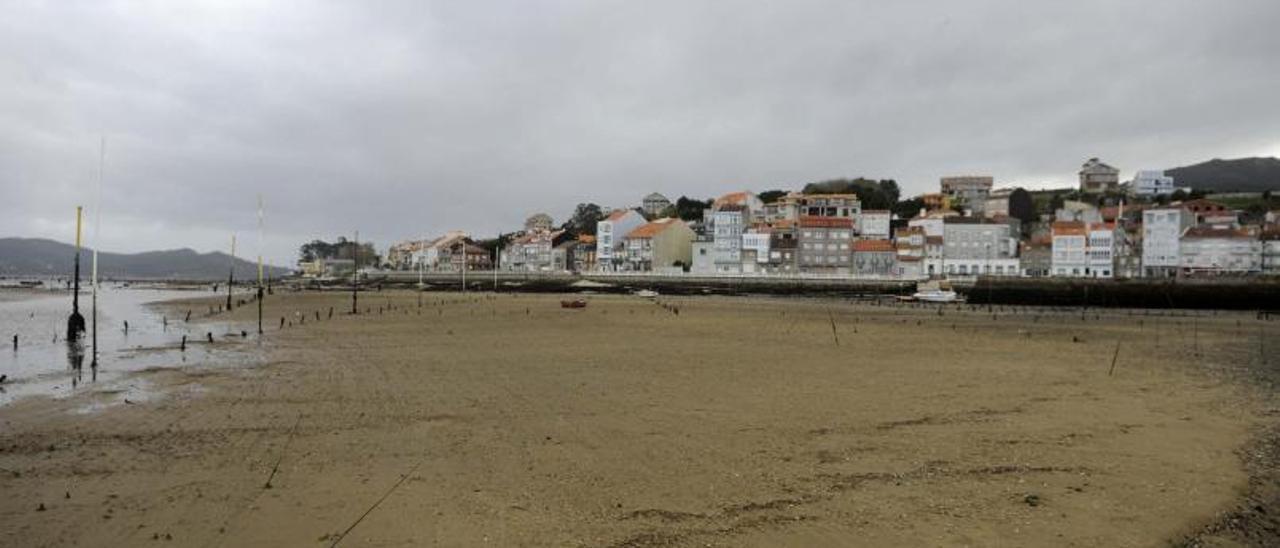La zona que falta por dragar en Carril, correspondiente a la dársena norte. | // NOÉ PARGA