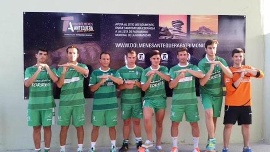 El equipo hizo ayer promoción por Antequera.