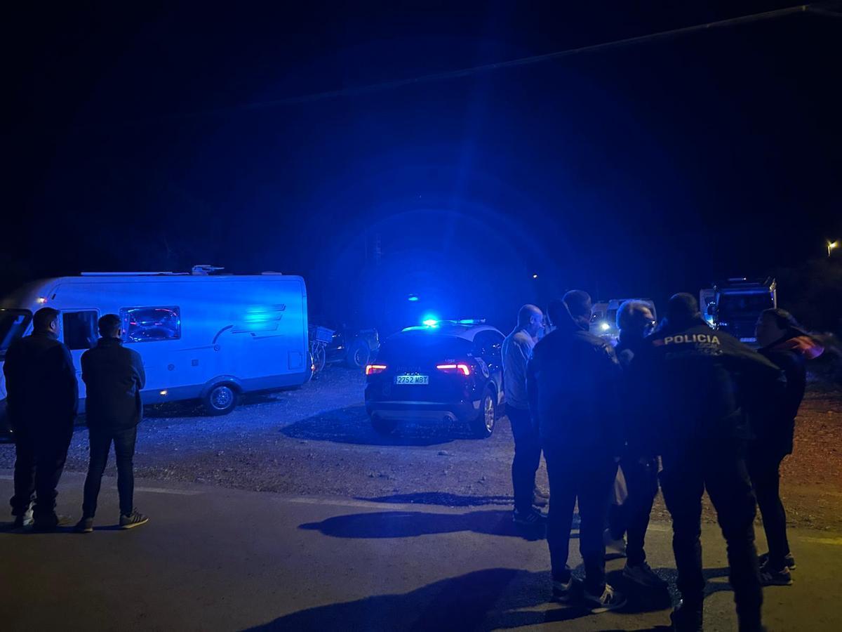 Desalojo de la rambla de la Azohía.