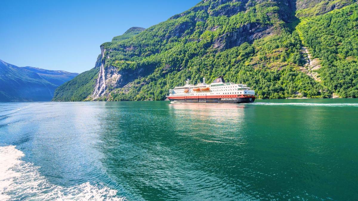 Una de las mejores rutas en barco para descubrir todos los rincones ocultos de Noruega