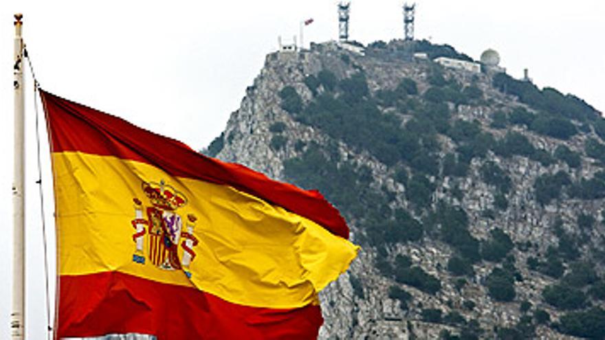Moratinos llega a Gibraltar en la primera visita de un ministro español desde hace más de 300 años