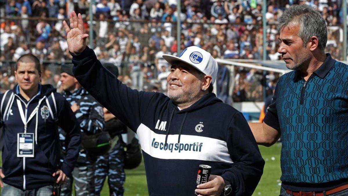 Diego Maradona comienza el cambio en Gimnasia