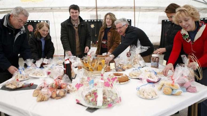 El puesto de dulces y licores , ayer, en Silleda. // Bernabé/Luismy