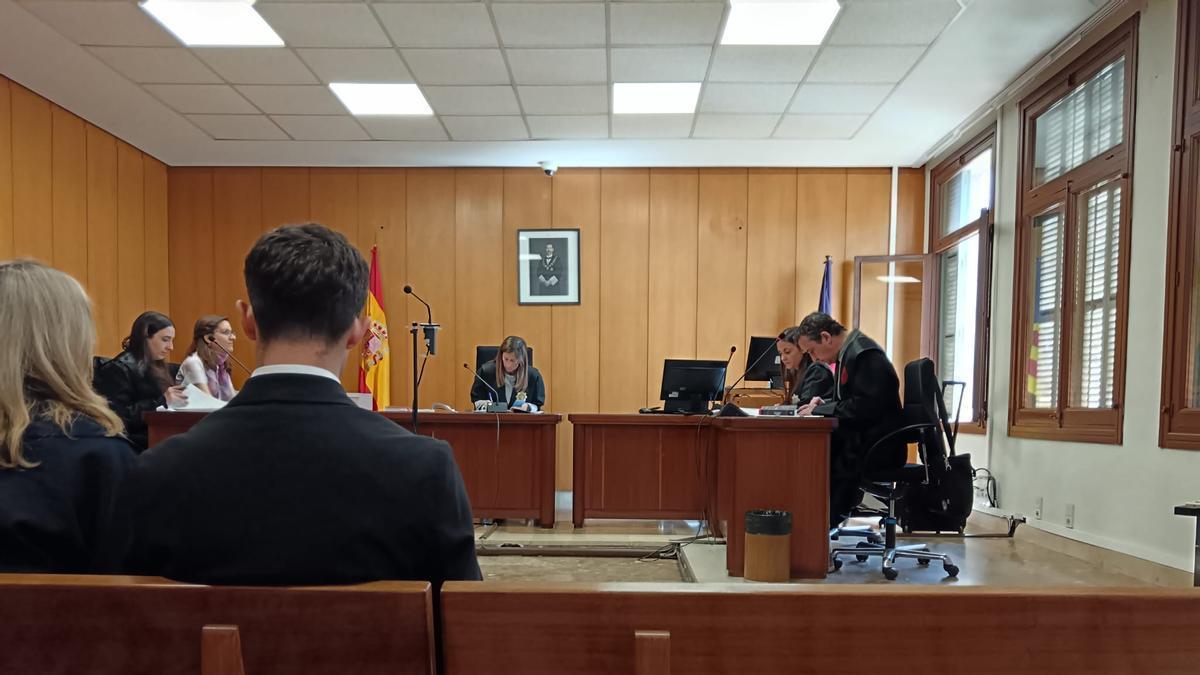 El joven italiano condenado por agresión sexual durante el juicido en Vía Alemania.