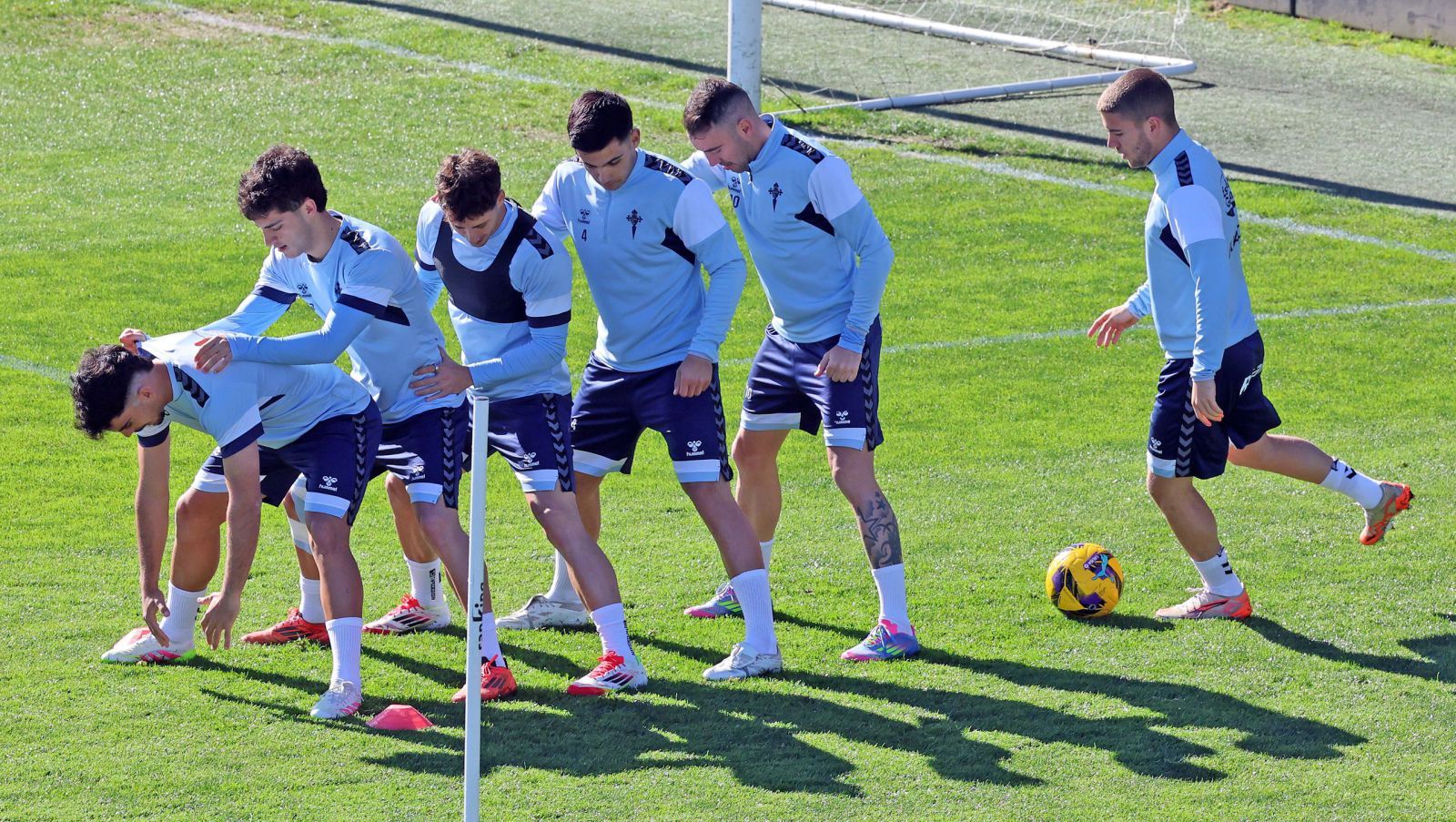 Damián, Hugo Álvarez, Durán, Sotelo, Aspas y Carreira, ayer durante el entrenamiento del Celta en Afouteza