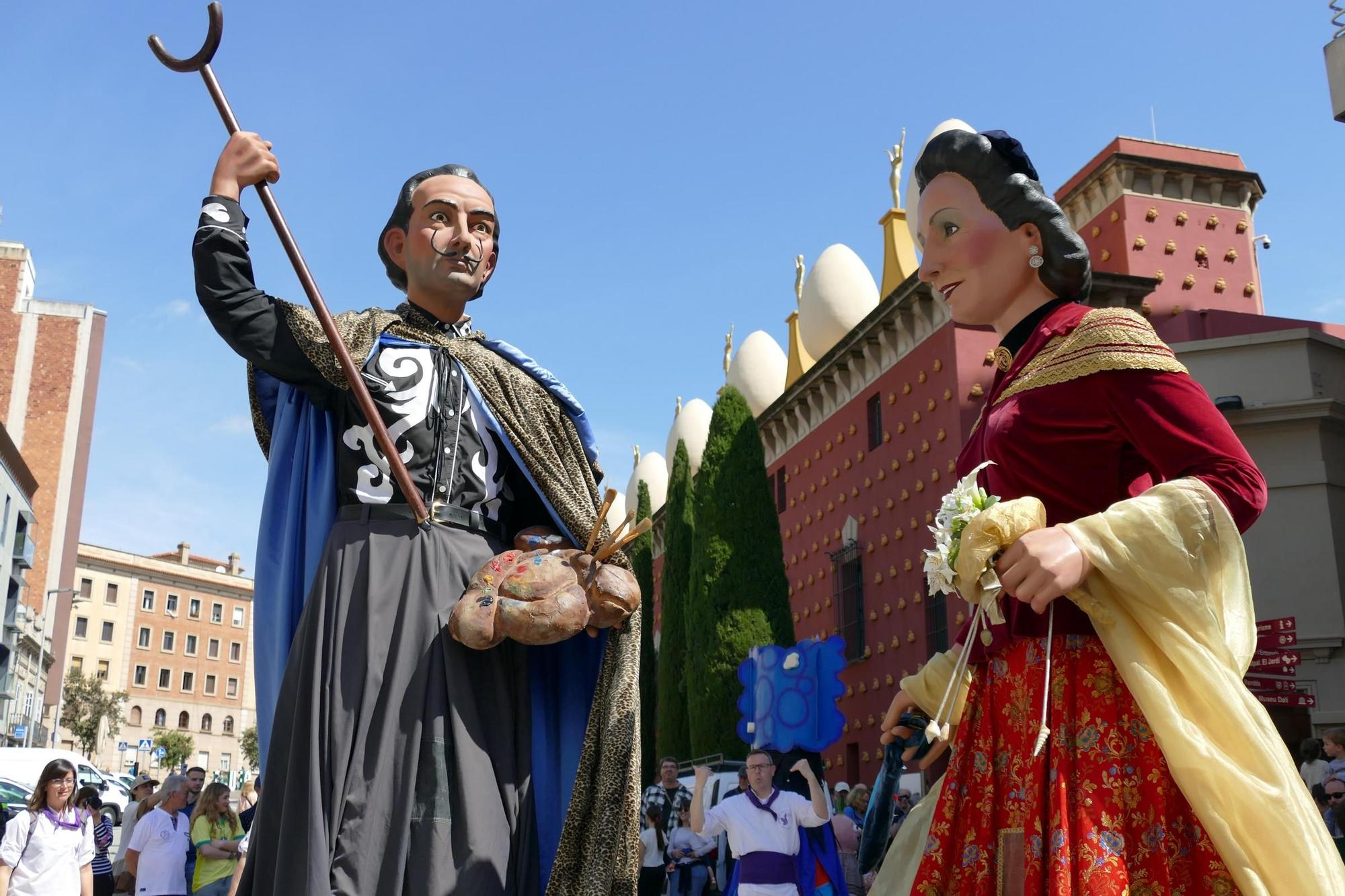 La trobada gegantera de Figueres celebra els 25 anys de la Gala i en Dalí amb el capgròs de Francesc Pujols